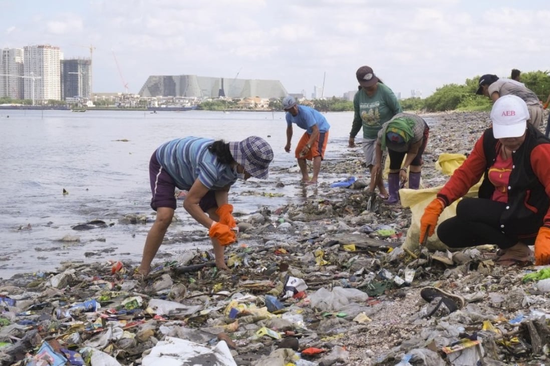 Volunteers cleaning general plastic waste along the shore in the Philippines, which is behind only China and Indonesia in the amount of its discarded plastic that ends up in the ocean. Photo: Break Free From Plastic