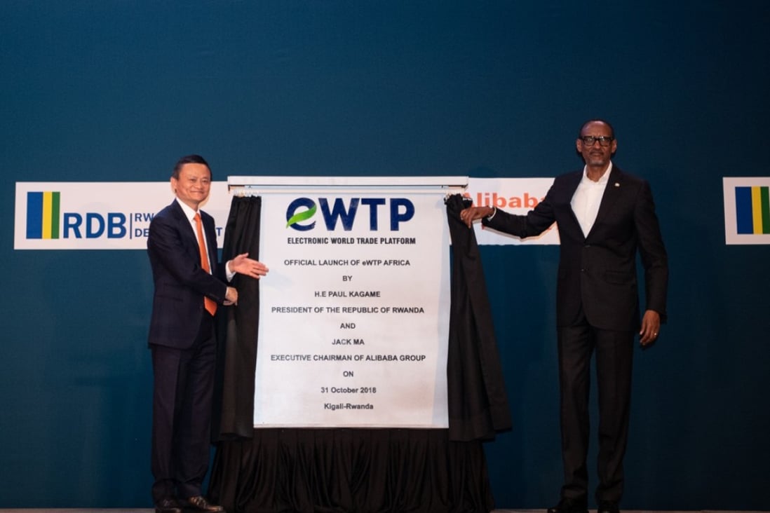 Jack Ma, executive chairman of Alibaba Group, and Rwandan President Paul Kagame jointly unveil the plaque of Alibaba's Electronic World Trade Platform (EWTP) at the launching ceremony in Kigali, Rwanda, Oct. 31, 2018. Photo: Xinhua