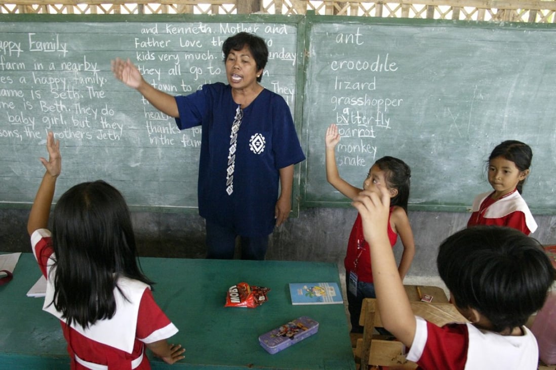 Children recite an English lesson at a Montessori school in Mansalay, Oriental Mindoro, Philippines. The country has the second highest English proficiency in Asia, after Singapore, a survey found. Photo: Alamy