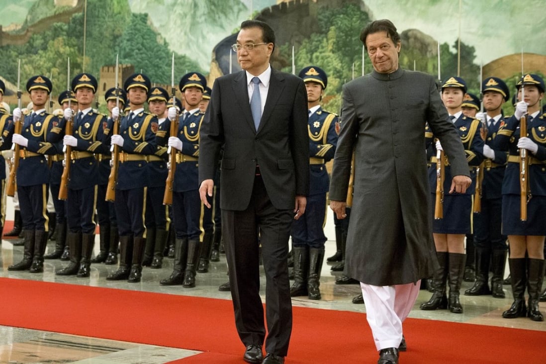 Chinese Premier Li Keqiang and Pakistan's Prime Minister Imran Khan review an honour guard at the Great Hall of the People in Beijing. Photo: AP