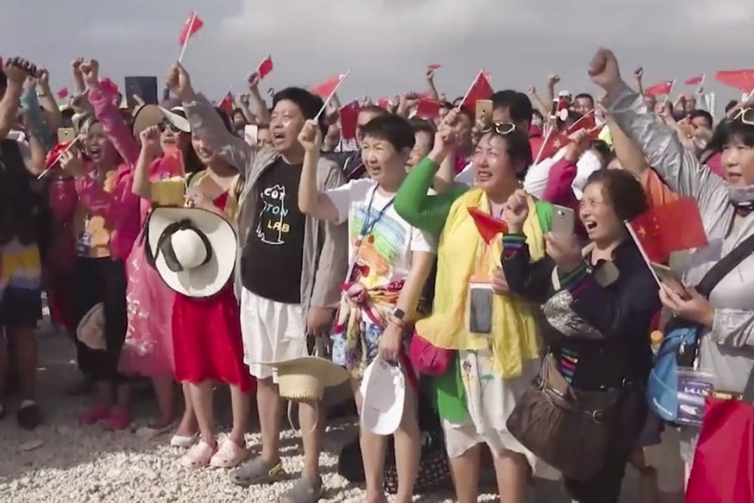 Chinese tourists attend the flag-raising ceremony on Yagong Island over the weekend. Photo: Thepaper.cn