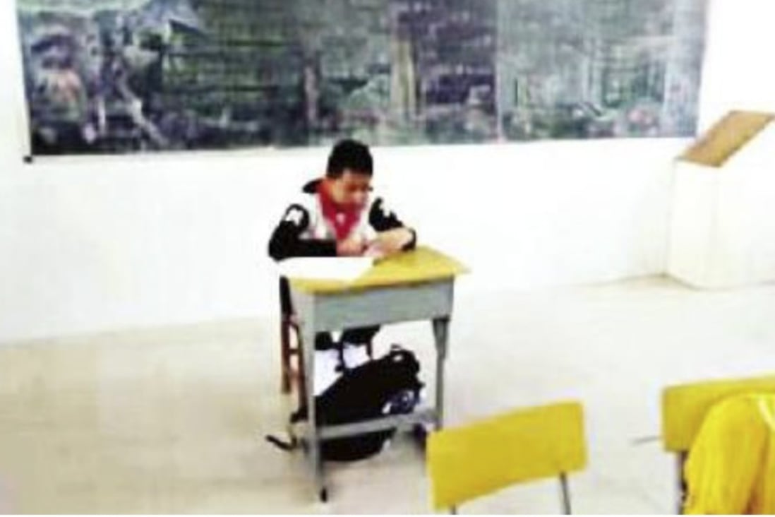 A Chinese teacher has been accused of making a young boy who had been treated for cancer sit apart from his classmates. Photo: Thepaper.cn