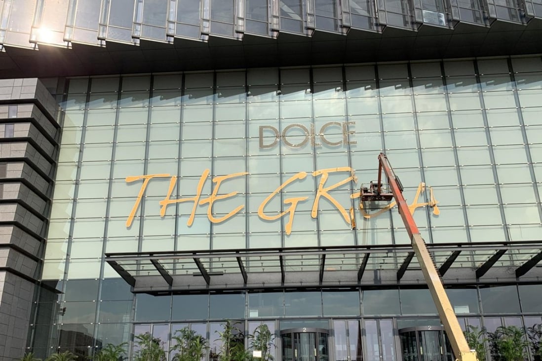 Not great after all: workers remove signs that read “Dolce & Gabbana The Great Show” at the Shanghai Expo Centre after the luxury brand’s fashion show this week was cancelled. Photo: Kang Yuzhan/CNS/Reuters