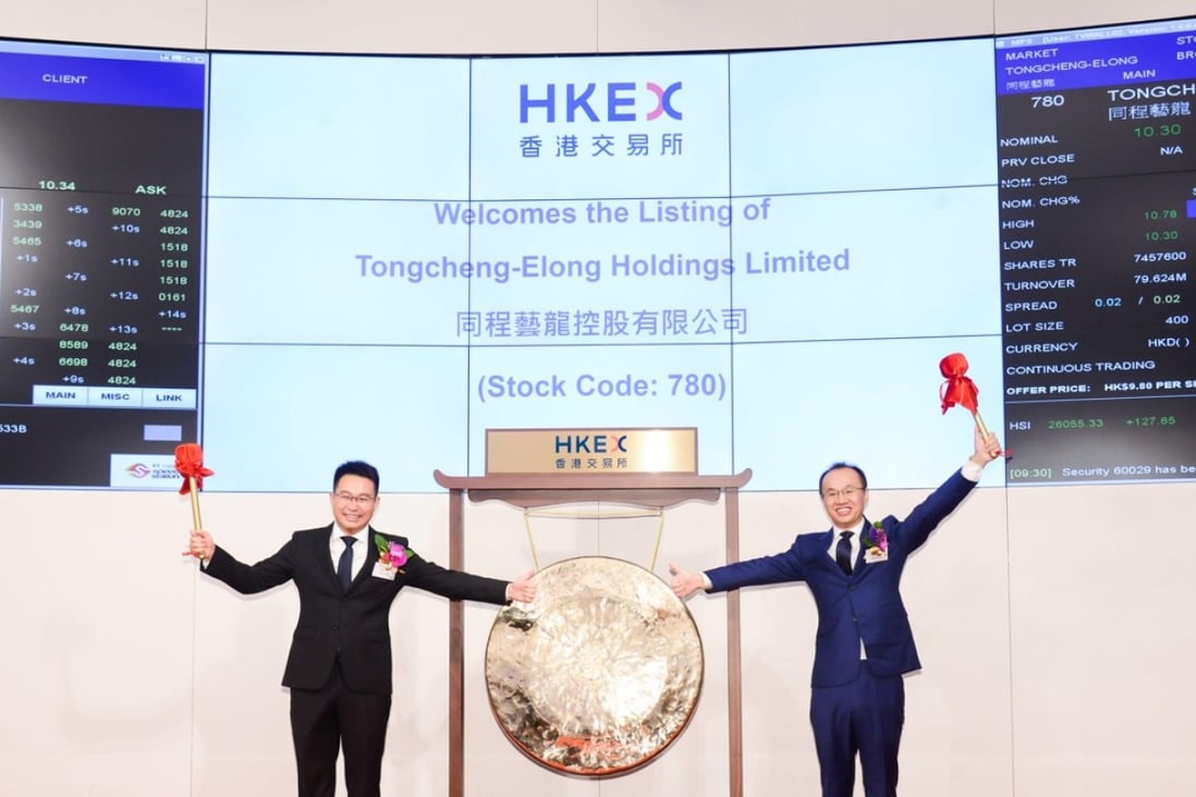 Jiazhu Wu, Tongcheng-eLong’s chief strategy officer, left, and Julian Fan, its chief financial officer, during the company’s listing ceremony at the Hong Kong stock exchange on Monday. Photo: Handout.