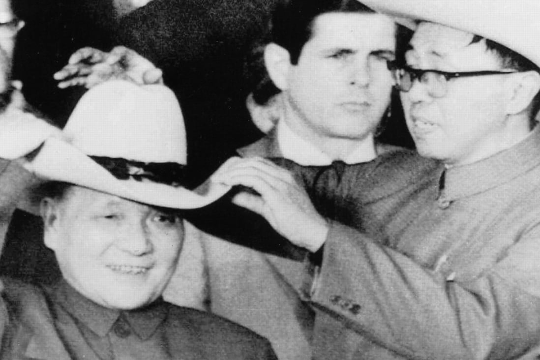 Deng tries on a cowboy hat in Texas, 1979. Photo: AP