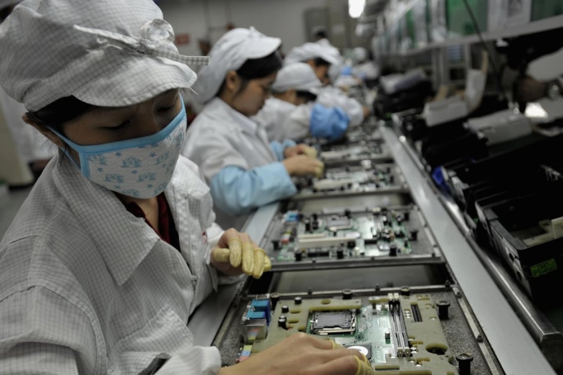 Chinese workers assemble electronic components at Foxconn’s factory in Shenzhen. Photo: AFP