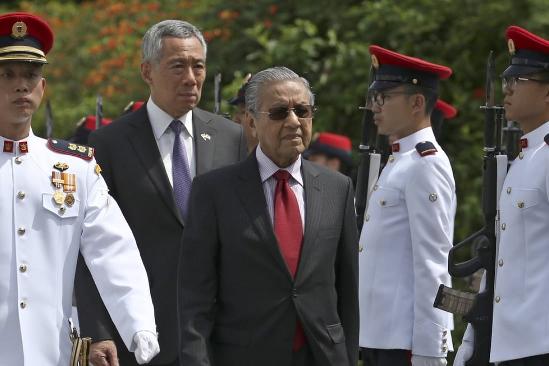 Malaysia’s Prime Minister Mahathir Bin Mohamad with his Singaporean counterpart Lee Hsien Loong. Photo: EPA