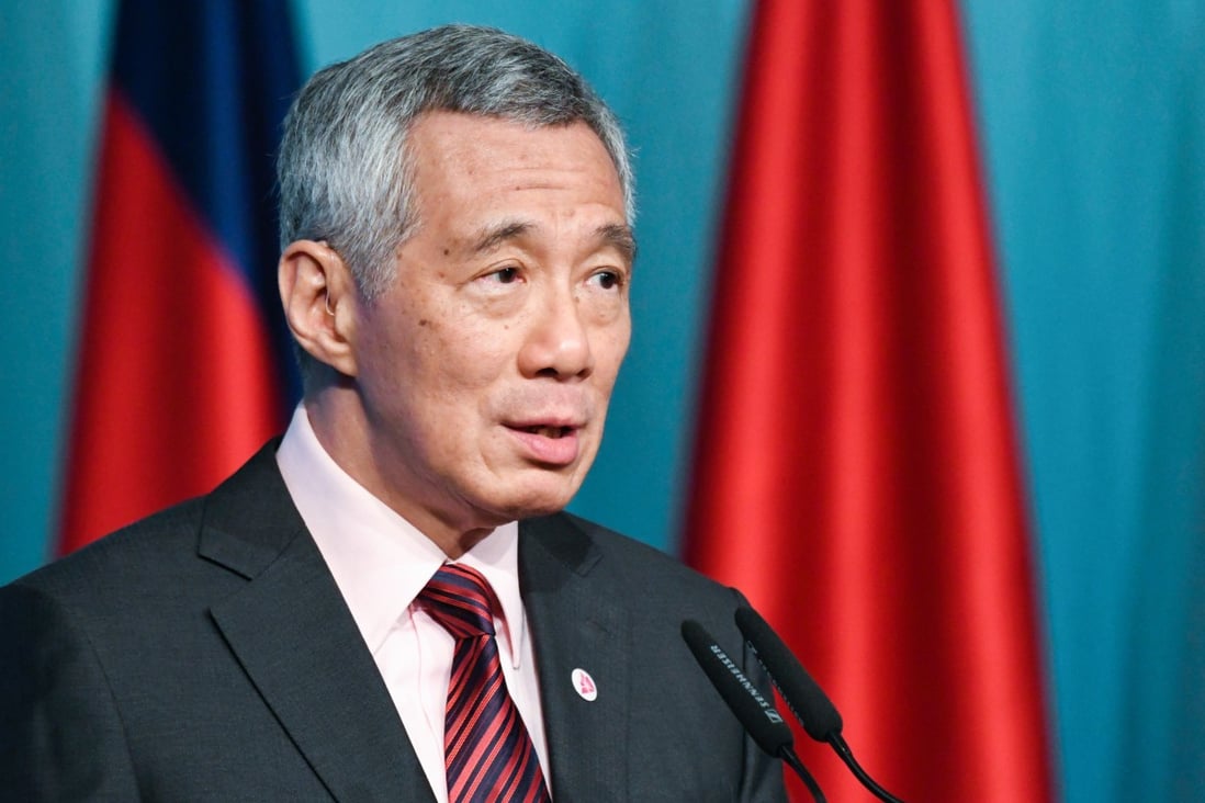 Singapore Prime Minister Lee Hsien Loong speaks during a press conference at the 32nd ASEAN (Association of Southeast Asian Nations) Summit in Singapore on April 28, 2018. / AFP PHOTO / ROSLAN RAHMAN