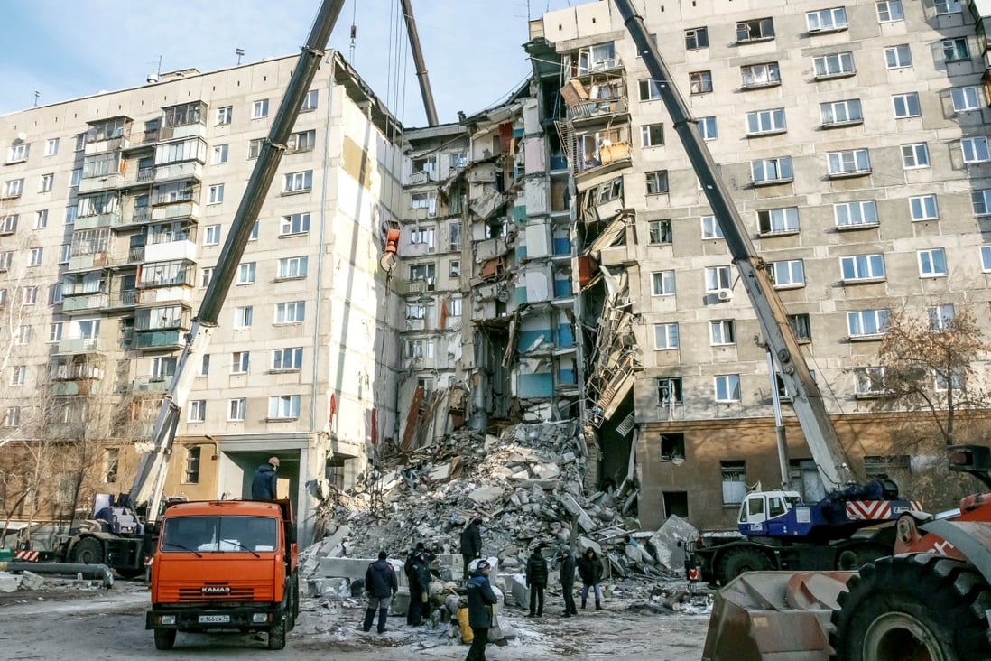 A general view shows a partially collapsed apartment block in Magnitogorsk, Russia January 1, 2019. Picture taken January 1, 2019. REUTERS/Andrey Serebryakov