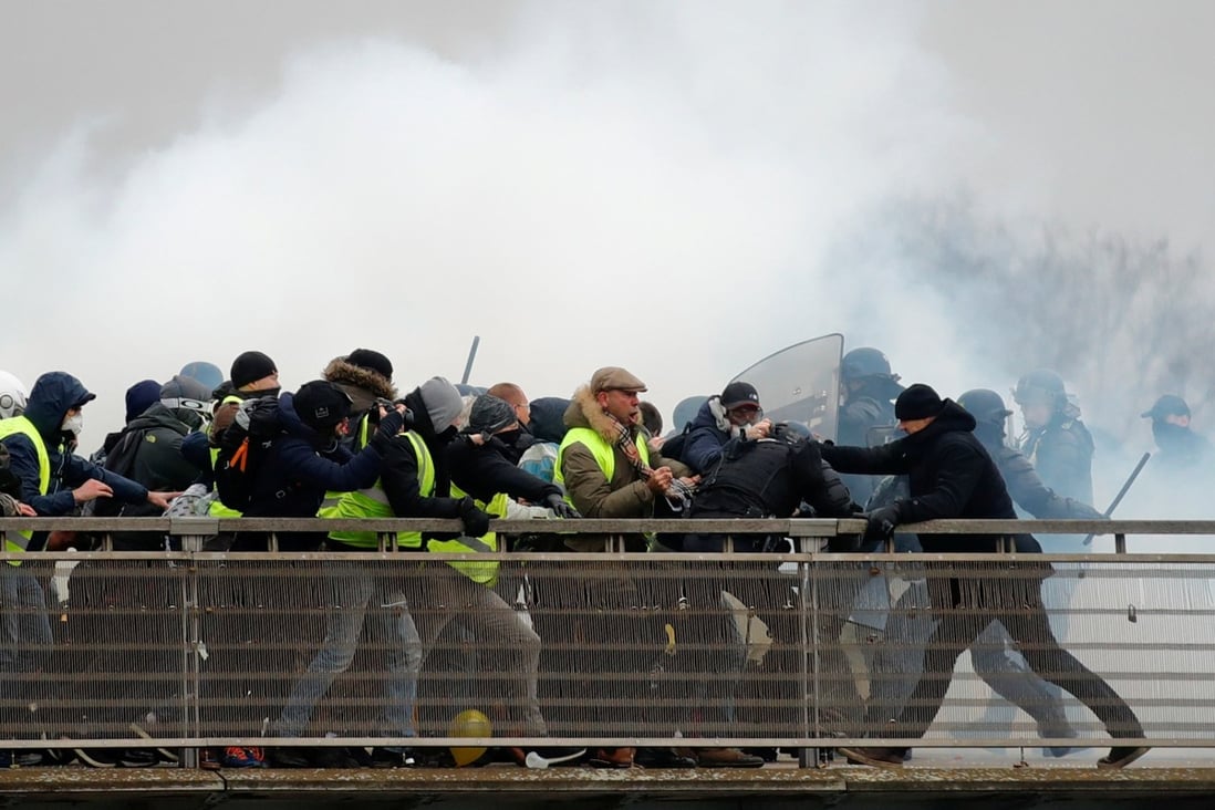 Christophe Dettinger (right) clashes with riot police in Paris. Photo: Reuters