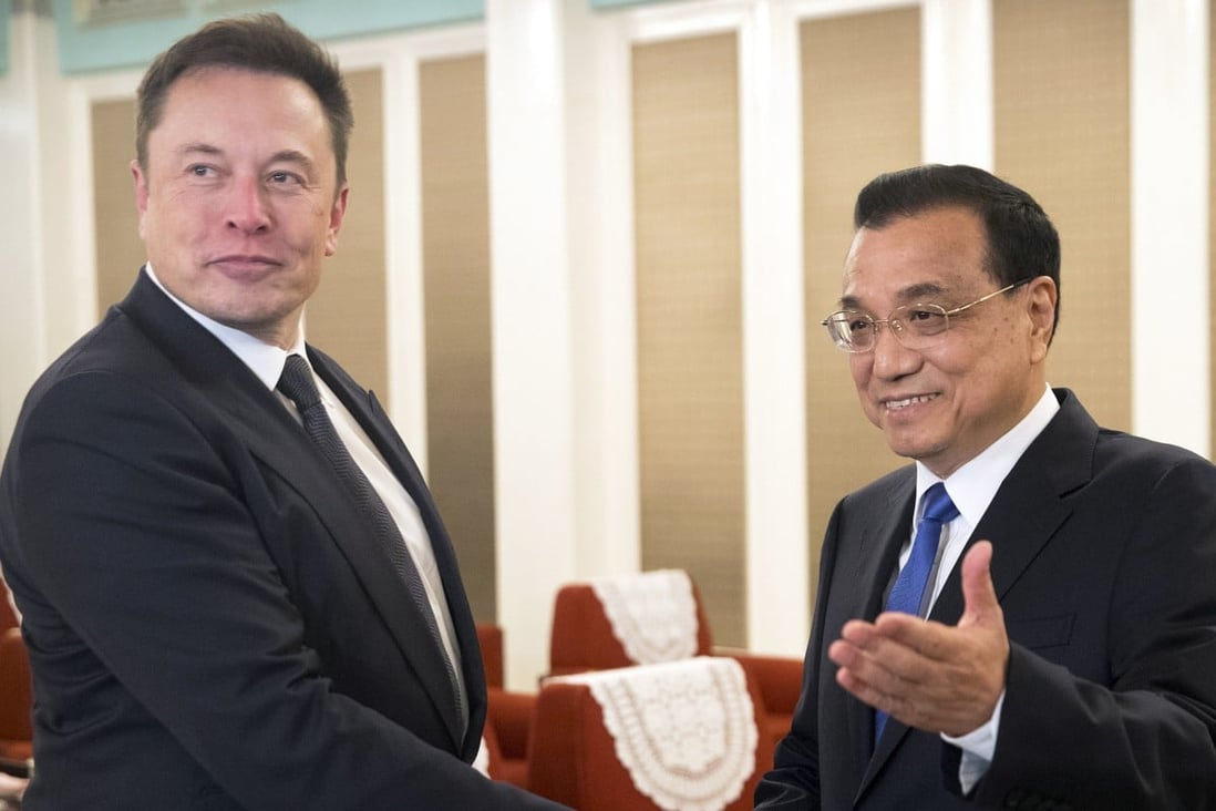 Elon Musk told Chinese Premier Li Keqiang he wished he could visit China more often. Photo: EPA-EFE