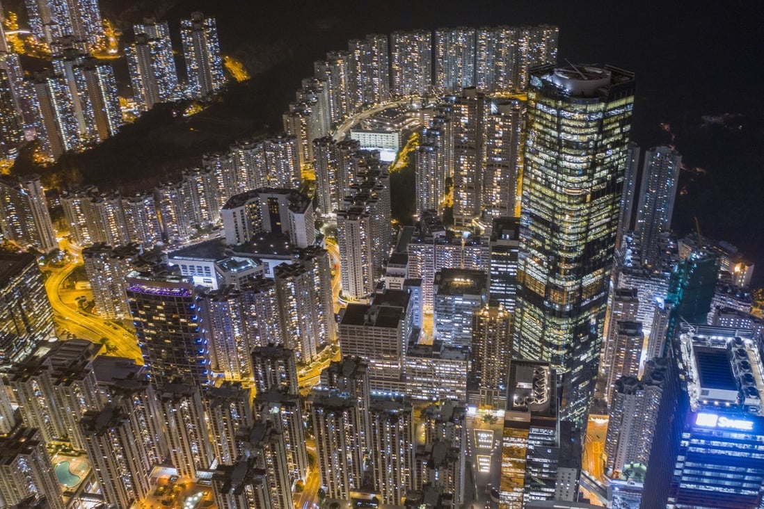 Hong Kong house prices tend to following the direction of the stock market after a short lag, writes David Ji. Photo: Martin Chan
