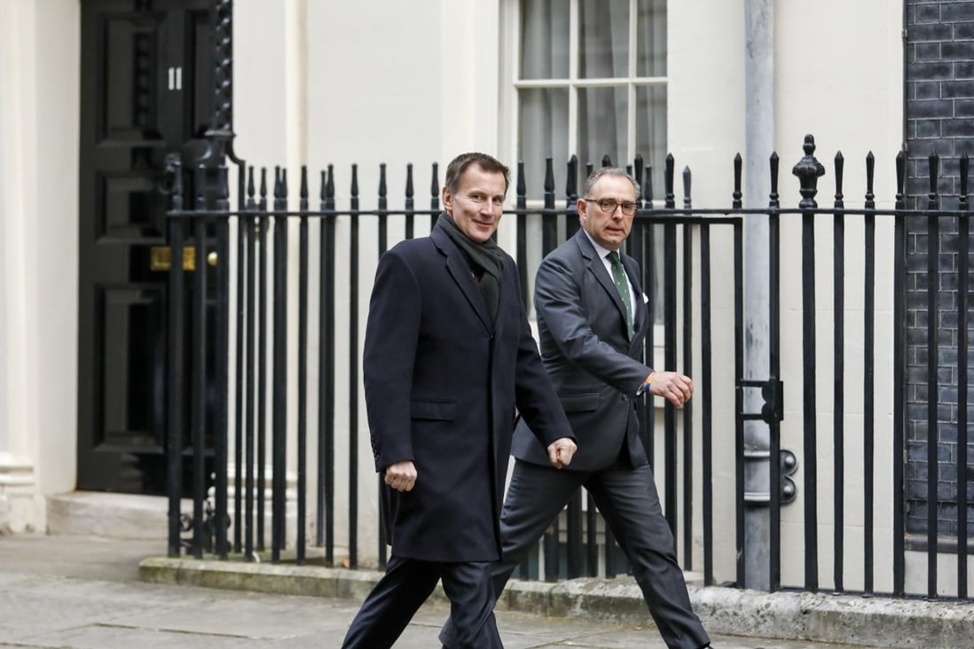 Jeremy Hunt, UK foreign secretary, left, arrives for a weekly meeting of cabinet ministers at number 10 Downing Street in London. Photo: Bloomberg