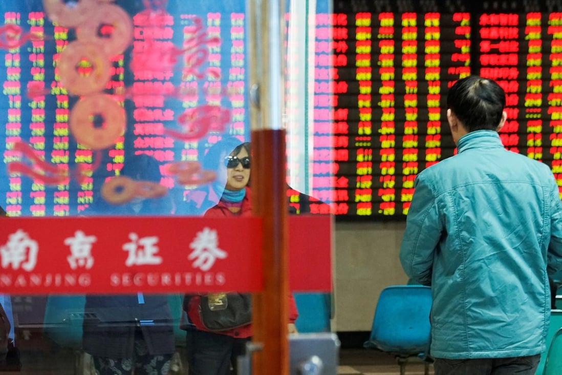 A man enters a stock brokerage office of Nanjing Securities in Nanjing on January 21. Photo: Reuters