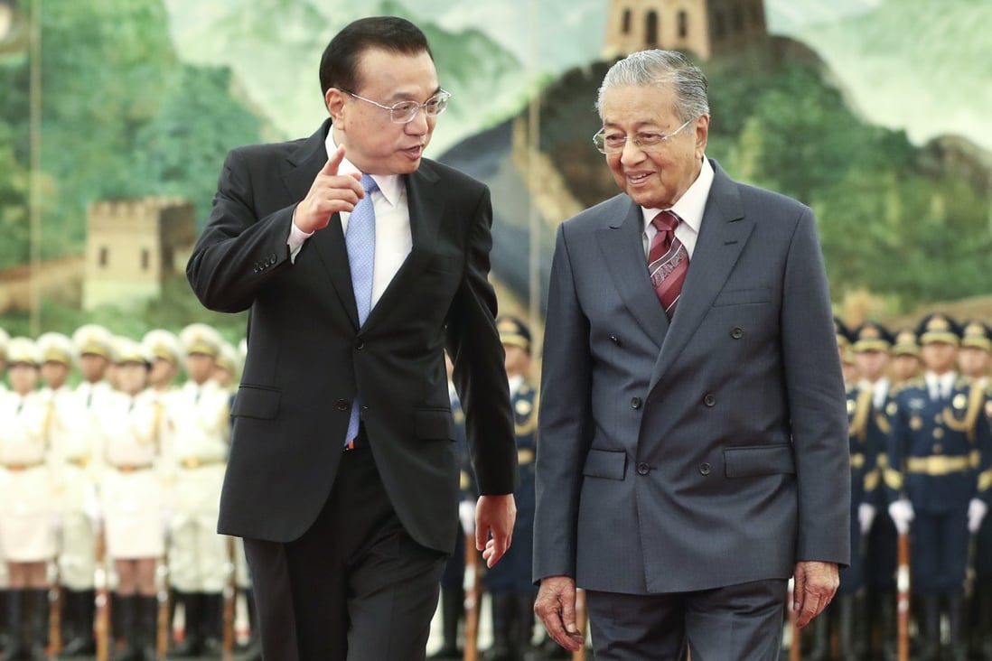 Chinese Premier Li Keqiang welcomes Malaysian Prime Minister Mahathir Mohamad to Beijing on his visit last year. Photo: Xinhua