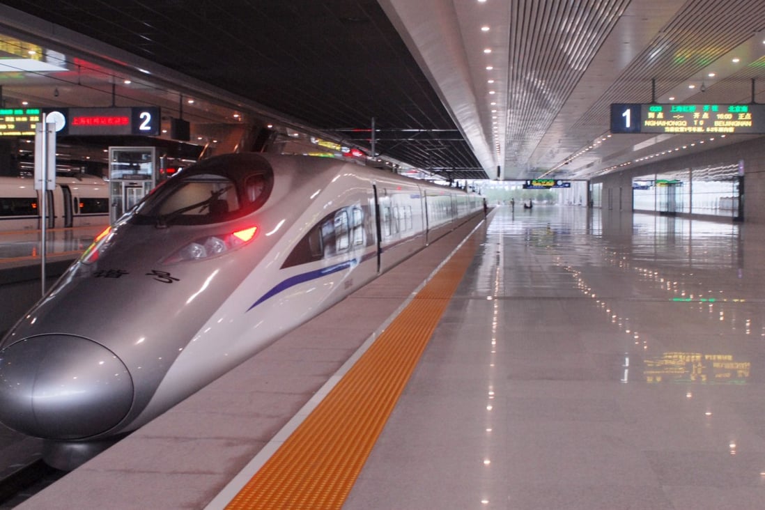 The 4pm bullet to Beijing stands ready to depart from platform 1 at Shanghai Hongqiao Railway Station. Photo: SCMP