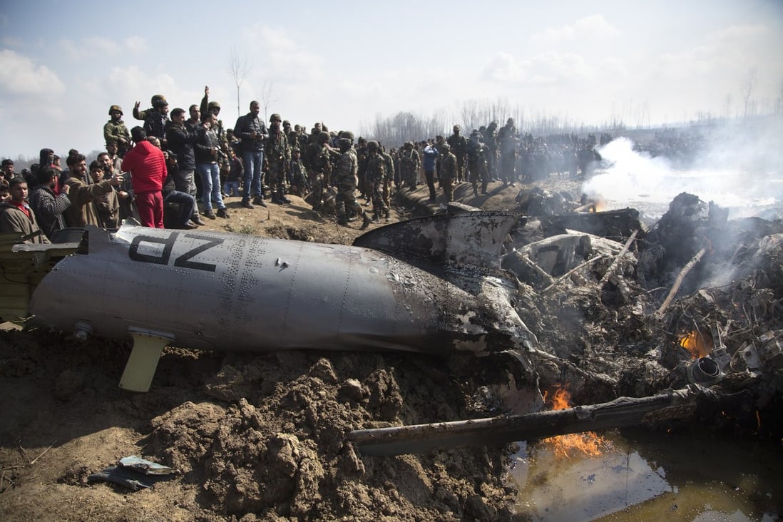 The wreckage of an Indian aircraft that crashed in Indian-administered Kashmir on Wednesday. Photo: Xinhua