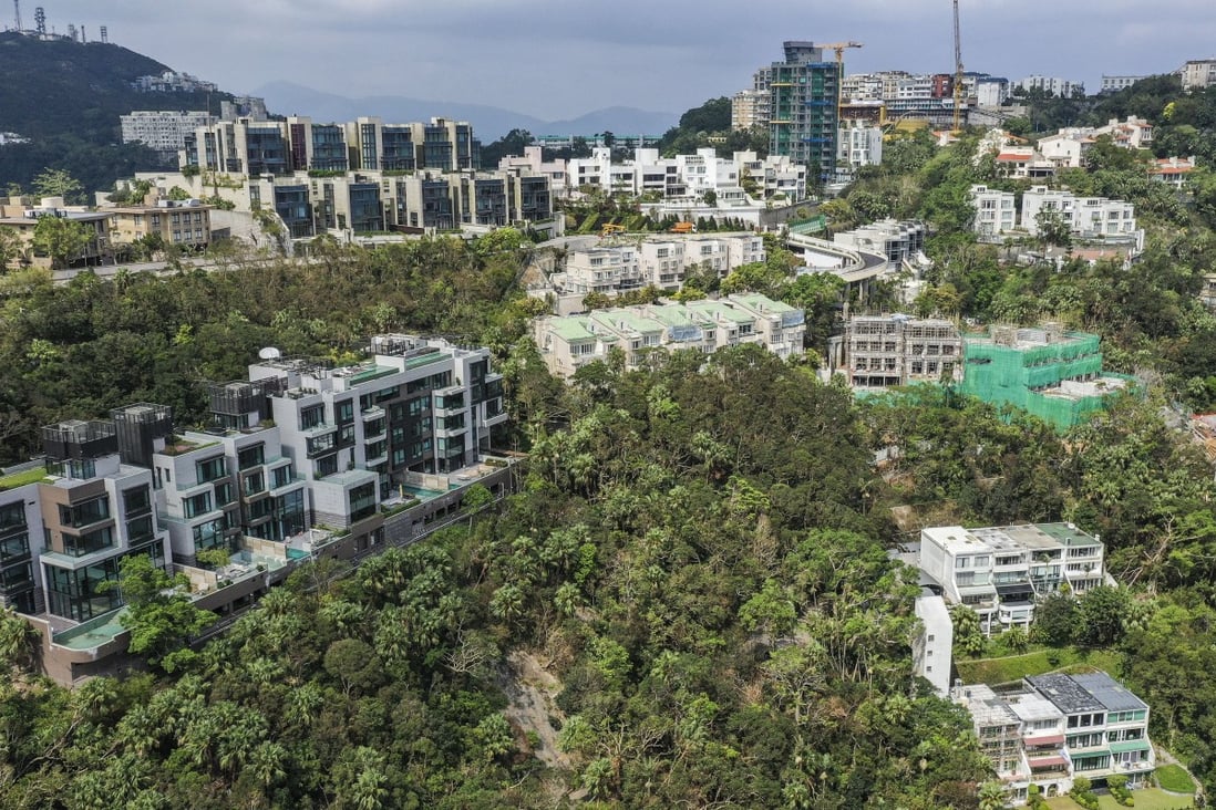 Mainland companies have become an important driver in the leasing market for high-end rental flats to accommodate senior executives. Luxury flats and residential buildings on Mount Kellett Road, The Peak. Photo: Roy Issa