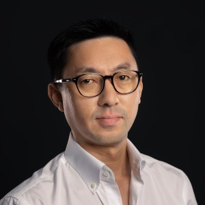 Andrew Leelarthaepin