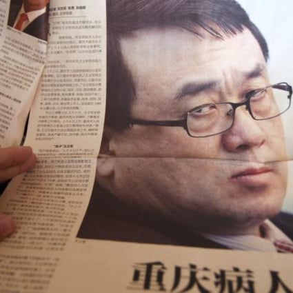 A picture of Wang Lijun is splashed across <i>The Economic Observer</i> after he fled to the US consulate. Photo: Simon Song