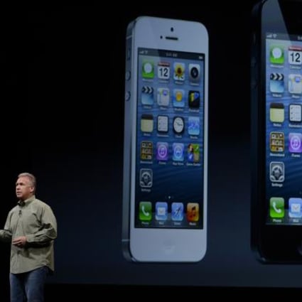 Apple Senior Vice President of Worldwide product marketing Phil Schiller announces the new iPhone 5 at a press event in San Francisco, the United States, Sept. 12, 2012. Photo: Xinhua