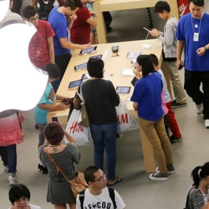 Apple fans at the new store at Festival Walk in Kowloon Tong. Photo: David Wong