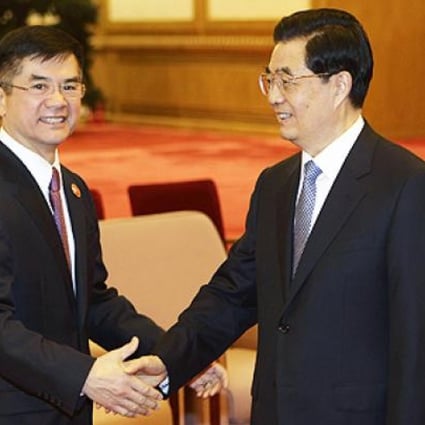 US Ambassador in China Gary Locke (left) with President Hu Jintao in May. Photo: Reuters