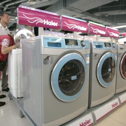 Customers inspect Haier whiteware in a Shanghai shop. The Chinese whiteware giant said on Wednesday that New Zealand regulators had cleared its bid for Fisher & Paykel Appliances. Photo: Bloomberg