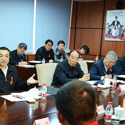 Vice-Premier Li Keqiang (left) meets with representatives of HIV/Aids in Beijing on Monday. Photo: Xinhua