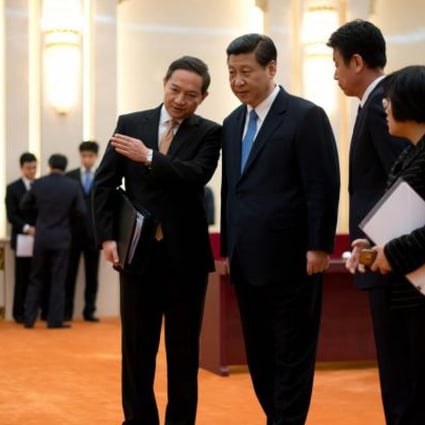 Xi Jinping (centre) prepares to meet foreign experts. Photo: EPA