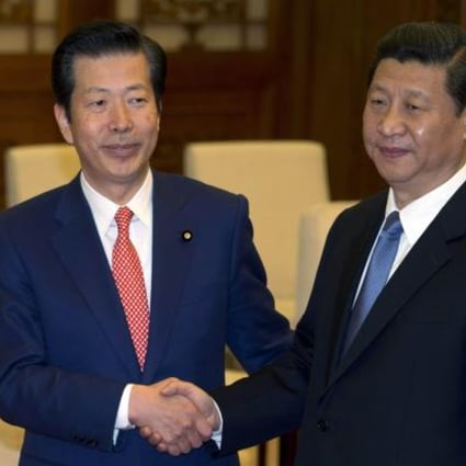 Natsuo Yamaguchi (left), leader of the Komeito party from Japan, shakes hands with China's president-in-waiting Xi Jinping during a meeting at the Great Hall of the People in Beijing on January 25, 2013. Photo: AFP