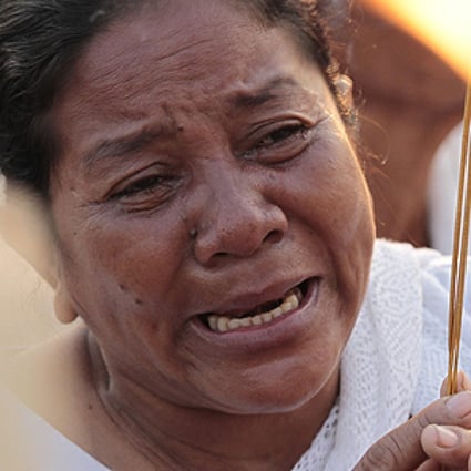 A Cambodian mourner cries as she prays for the former king. Photo: EPA