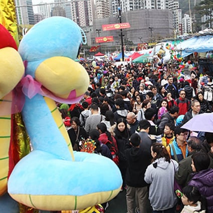 There's ssssomething about sssnakes. The Lunar New Year fair at Victoria Park draws a crowd. Photo: Sam Tsang