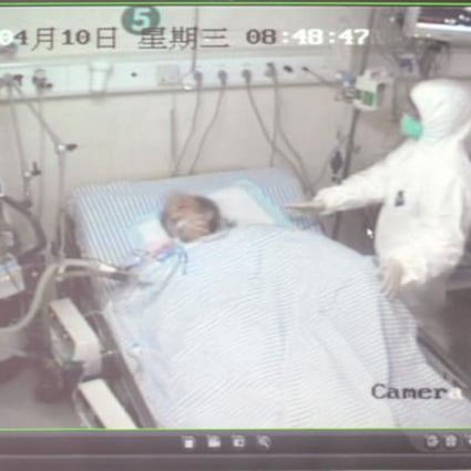 A nurse taking care of an H7N9-contracted patient in Hangzhou, capital of Zhejiang Province. Growing panic over the new strain of bird flu has sparked panic buying of  ban lan gen, a perceived cure. Photo: Xinhua
