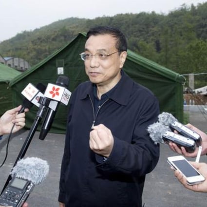Premier Li Keqiang arrived in Lushan County of Yaan to direct rescue work. Photo: Xinhua