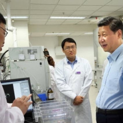  Chinese President Xi Jinping inspects a research lab in Tianjin. Photo: Xinhua