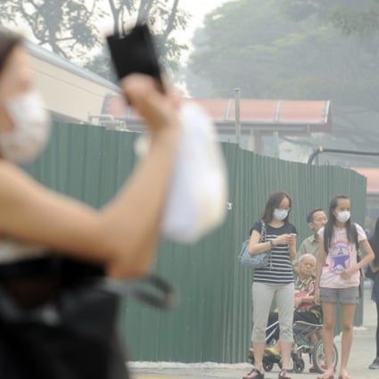 People wear masks in the street in Singapore. Photo: Xinhua