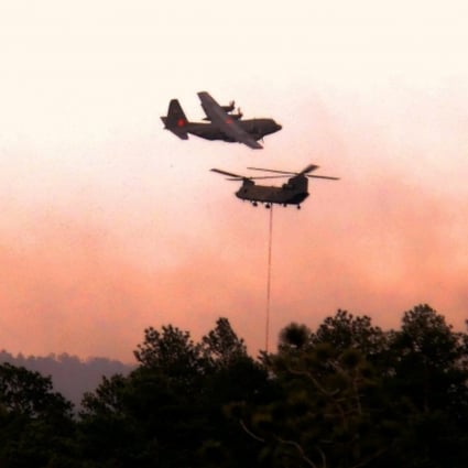 US planes try to put out wild fires in Colorado. Several wildfires raged unchecked across drought-parched Colorado on Thursday. Photo: EPA