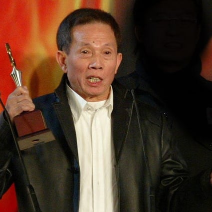 Lau Kar-leung accepts the Outstanding Achievement Award at the Golden Bauhinia Awards in 2005. Photo: Dickson Lee