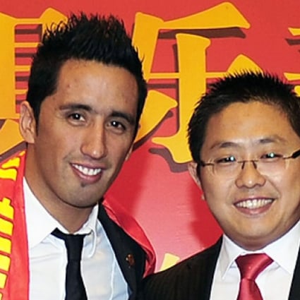 Lucas Barrios with Evergrande team manager Liu Yongzhuo. Photo: AFP
