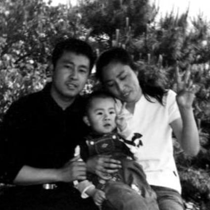 Xia Junfeng (left) with his son and wife, Zhang Jing. Photo: Xinhua 