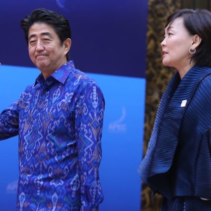 Japanese Prime Minister Shinzo Abe and his spouse Akie Abe arrive for a group photo of Asia-Pacific Economic Cooperation (APEC) Summit. Photo: EPA