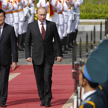 Russian President Vladimir Putin reviews a guard of honour with Vietnam President Truong Tan Sang in Hanoi. Photo: Reuters