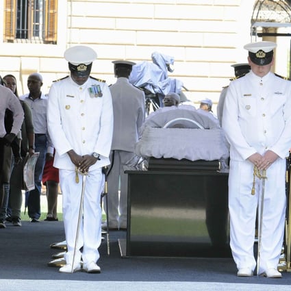 Navy officers guard the coffin of former South African President Nelson Mandela. Photo: Xinhua