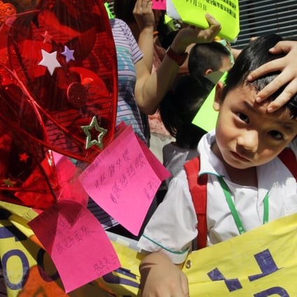 Children born to Mainland-Hong Kong families protest outside Central Government's liaison office in Hong Kong on Sept. 19, 2013, demanding mainland Chinese Government to grant their mothers one way permit for family reunion. Photo: SCMP/Edward Wong 