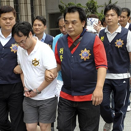 Taiwanese police arrest members of a gang involved in swindles. Photo: AP