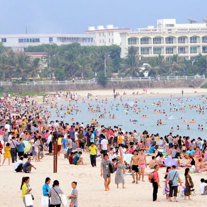 Tourists enjoy the beach at Sanya in Hainan province. The area reported just one slightly polluted day in the fourth quarter, against 189 days of pollution in Beijing. Photo: Xinhua