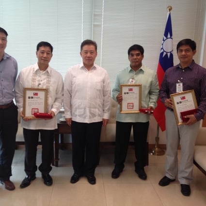Gene Yu, left, pictured with Taiwanese ambassador to the Philippines Raymond L.S. Wang (centre) and Philippine military officers who assisted in the rescue of Taiwanese tourist Evelyn Chang. Photo: Handout