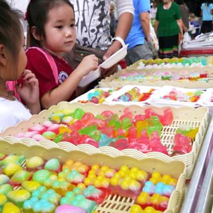 Children at a snack stand in a Chiang Mai market. Photo: Amy Li/SCMP