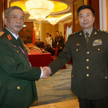 Nguyen Chi Vinh (left) meets Wang Guanzhong. Photo: Xinhua